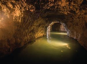 在不列颠哥伦比亚省探索 14 个奇妙的洞穴和隧道
