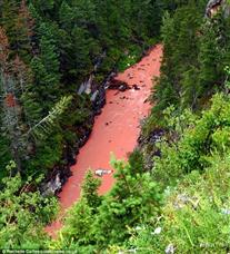 绝美如画 加拿大国家公园粉红瀑布