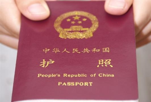 多伦多总领馆给留学人员发放“健康包”