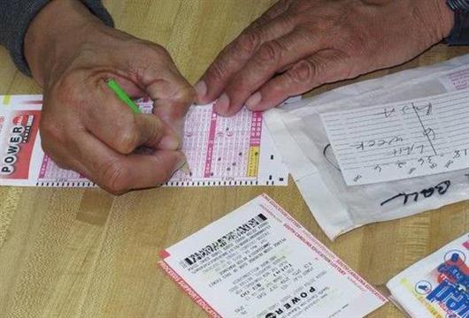 一觉醒来发现中6.9亿，他的举动让网友看傻眼