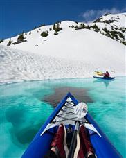 人间仙境！在加拿大这个地方可以划皮划艇穿越冰川
