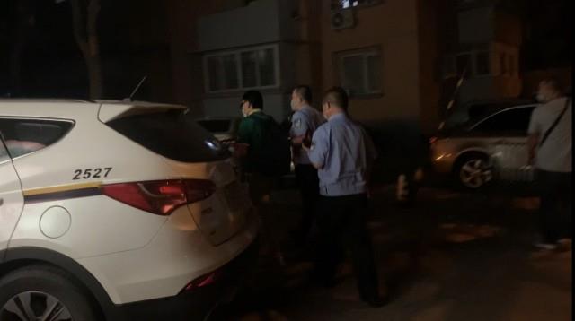 调查超10小时，李国庆被警车带离香河园派出所