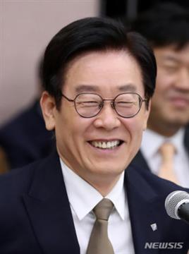 韩国总统热门人选明日受审 最高法院罕见直播