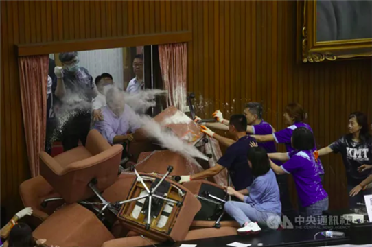 台湾这次“斗殴”丢人丢到欧洲去了...