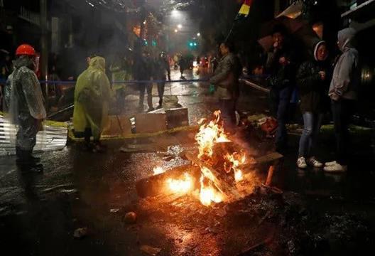 这国家前总统跑了 美女议员差点被不雅视频搞垮