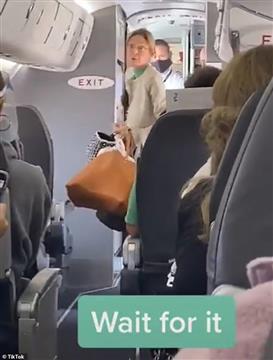 美航司一乘客拒戴口罩被赶下飞机