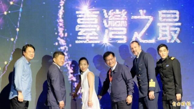 全球首艘复航邮轮今晚出航！旅客超开心