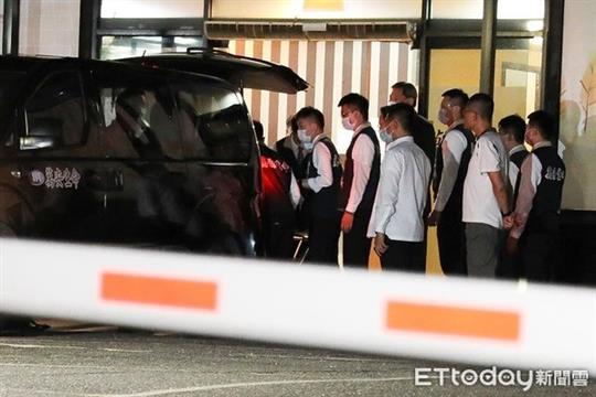 李登辉病逝 有民众聚集放鞭炮 治丧拟