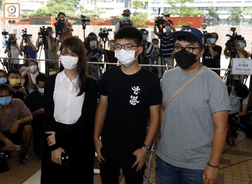 周庭被判罪名成立 黄之锋林朗彦续不认罪