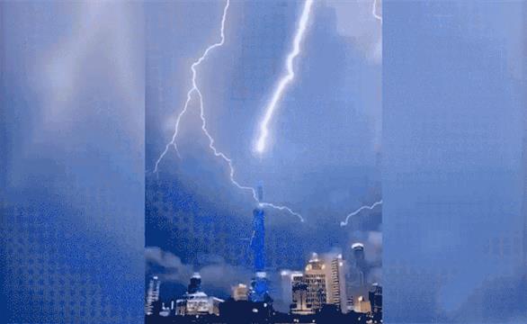 上海东方明珠塔昨晚被闪电击中了？！