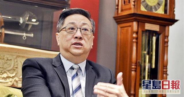 移居国外？港警前“一哥”卢伟聪回应网上传闻
