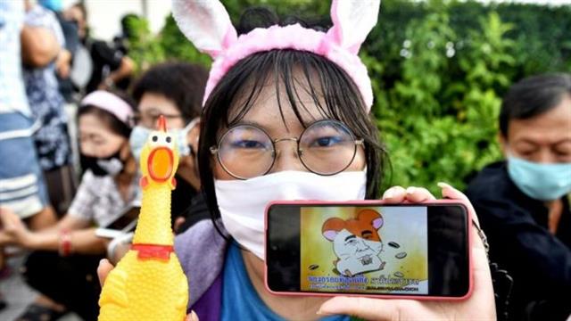 这国爆发学生运动！用动漫和奶茶反抗政府！