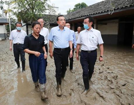 李克强到重庆慰问受灾群众：重建好家园