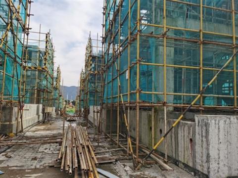 为预售住房支付巨款 现担心楼财两空