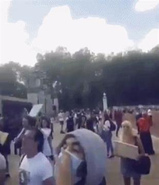 英国王室遭围堵！抗议谩骂！300万人围观！