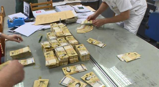 赌神背267万现金机场被拦:赶着打牌