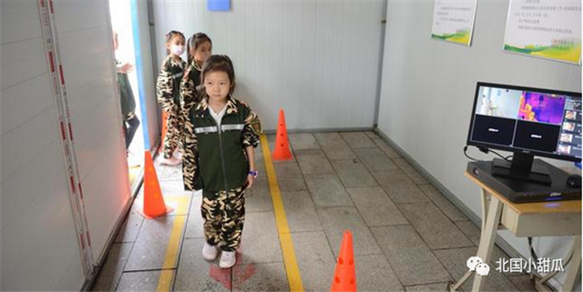 深圳20万孩子凌晨5点跋涉在去香港的路上