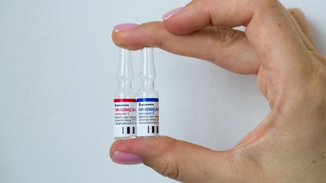 俄首批新冠疫苗已投入民用流通 近期将交付