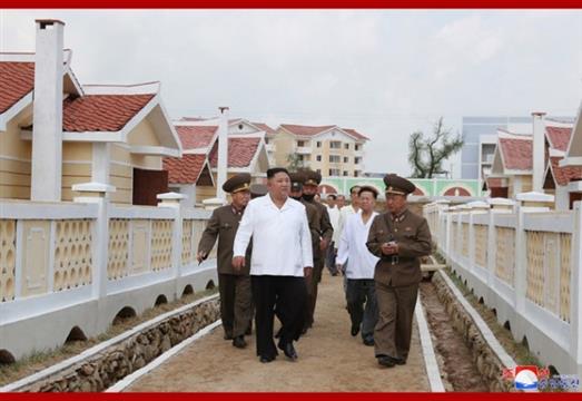 金正恩视察朝鲜黄海北道重建地区