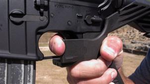 加拿大总理特鲁多宣布新控枪法案：政府将收购攻击性武器