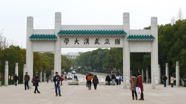 被指骚扰多名女生的武大副教授被停职 本人发声