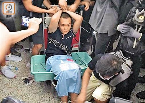 在香港遭殴打的记者付国豪离职 房价高离京