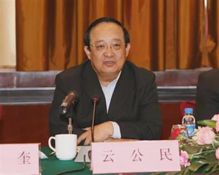 敛财4.6亿破纪录！71岁老虎落马后亮相