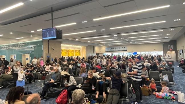 地狱之旅？3小时加国航班乘客竟花了27小时