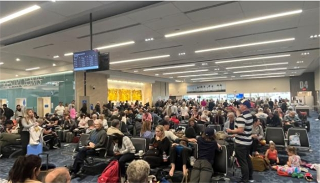 地狱之旅？3小时加国航班乘客竟花了27小时